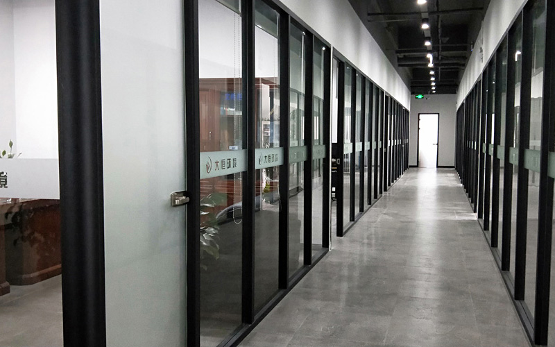 ����ף�R��ͨ���h���������޹�˾���w֮ϲ